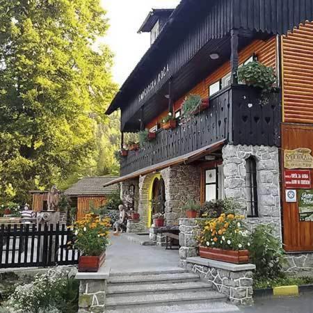 Smucarska Koca Bed & Breakfast Kotlje Exterior photo