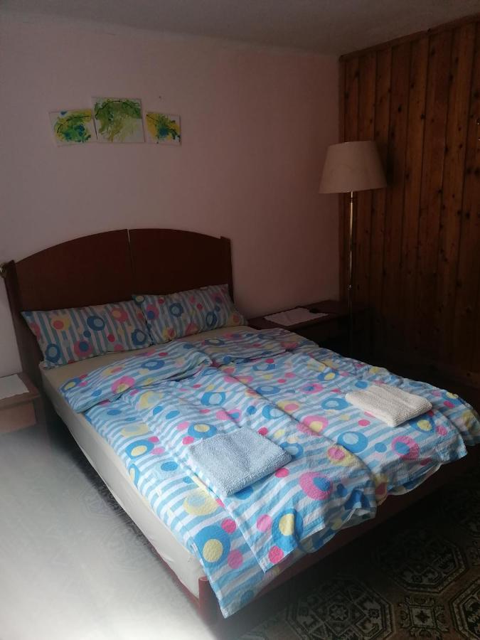 Smucarska Koca Bed & Breakfast Kotlje Exterior photo